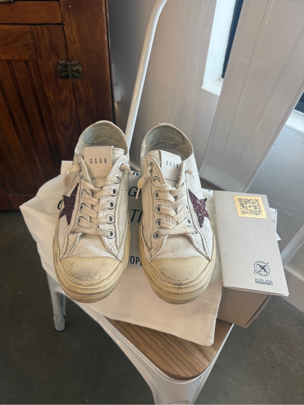 Golden Goose v star 2 white leather red 
Glitter star size 8